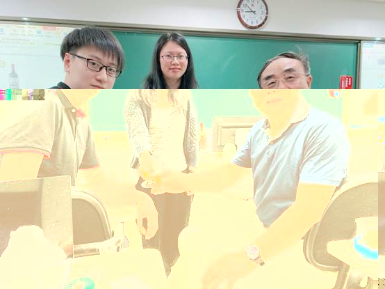 圖片包含 人, 室内, 男人, 人們描述已自動生成